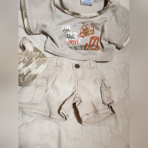 Build A Bear Workshop Tan Camo On The Move Shirt W/ Matching Visor & Tan Shorts - Picture 3 of 8
